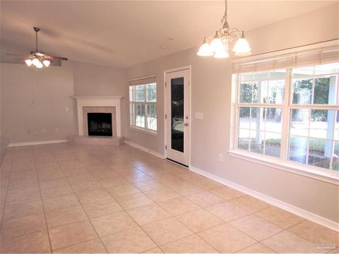 5587 Tucker Cir, Pace, FL 32571 photo 3
