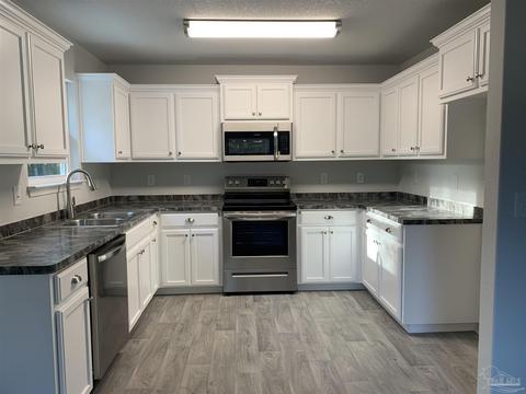 6817 Chuckwagon Ln, Milton, FL 32570 photo 1