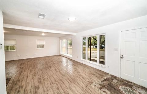 5270 Springdale Dr, Milton, FL 32570 photo 9
