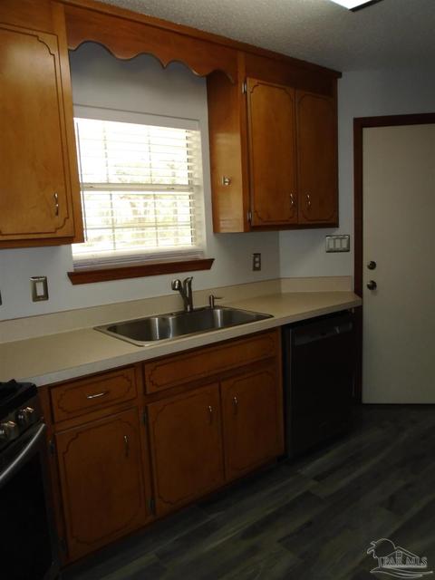 7650 Hidalgo Ln, Milton, FL 32583 photo 5