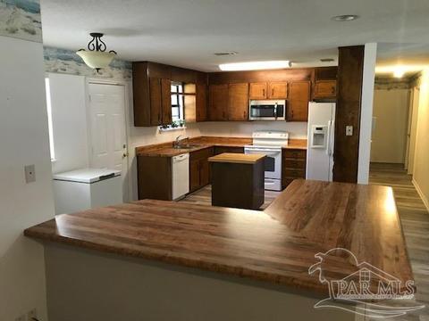 4820 Hawkins Dr, Pace, FL 32571 photo 2