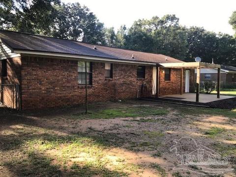 4820 Hawkins Dr, Pace, FL 32571 photo 3
