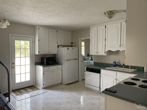 7066 Milton Ct, Milton, FL 32583 photo 8