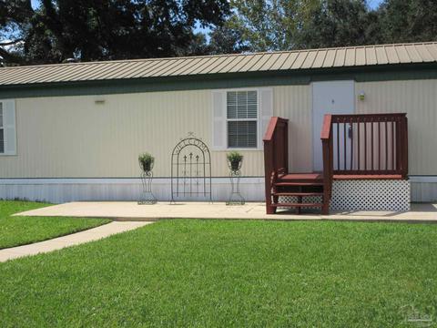4621 Garllum Dr, Pace, FL 32571 photo 2