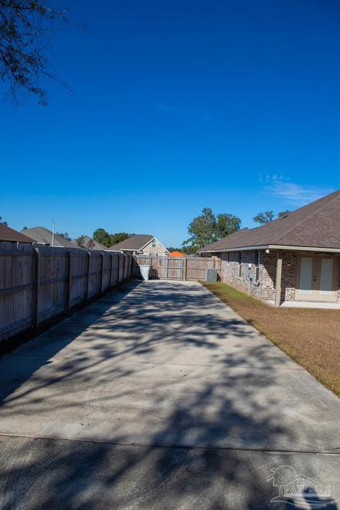 8881 Clearbrook Dr, Milton, FL 32583 photo 9