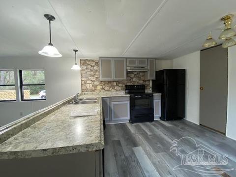 5702 Sunray St, Milton, FL 32570 photo 2