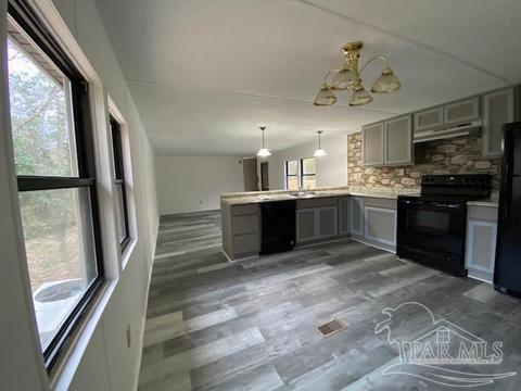 5702 Sunray St, Milton, FL 32570 photo 3