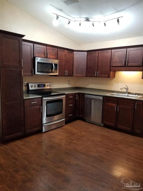 6073 Judy Dr, Milton, FL 32570 photo 4