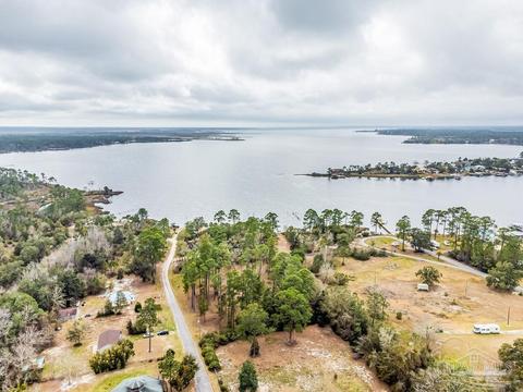 4013 Mae Ln, Milton, FL 32583 photo 1