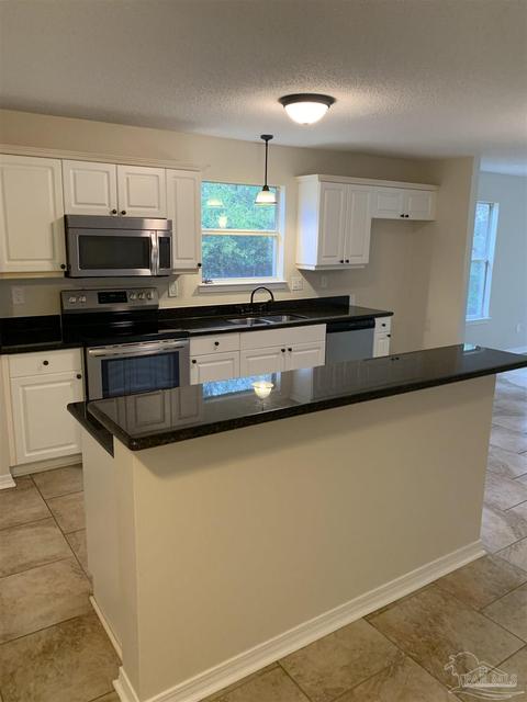 357 Apple Dr, Crestview, FL 32536 photo 2
