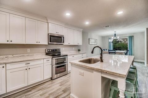3184 Bonfire Dr, Milton, FL 32583 photo 3