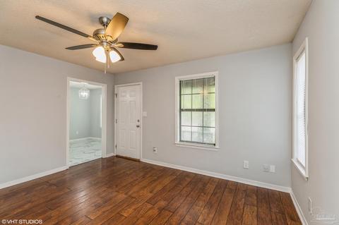 5728 Falcon Dr, Milton, FL 32570 photo 4
