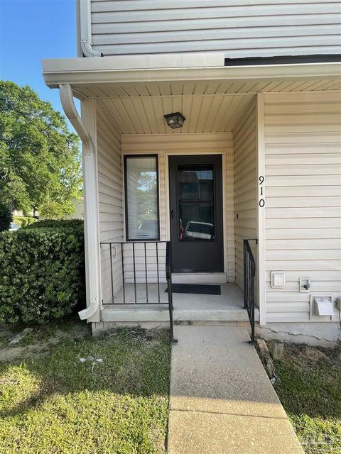 910 Brookside Ct, Pensacola, FL 32503 photo 1