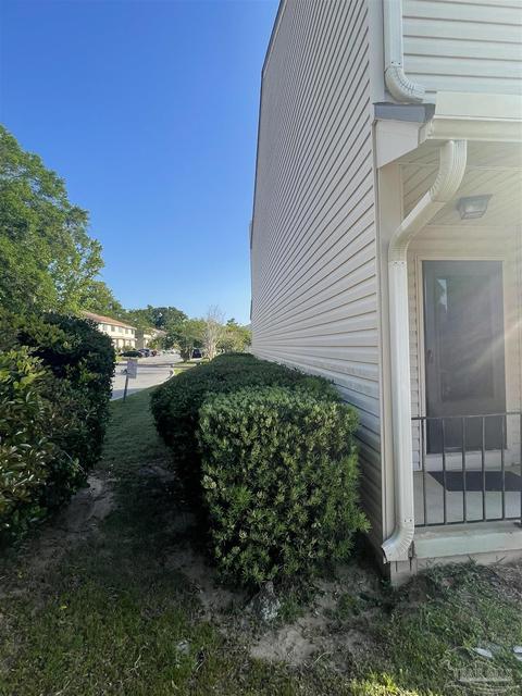 910 Brookside Ct, Pensacola, FL 32503 photo 2