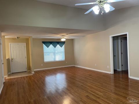 5097 Hamilton Ln, Pace, FL 32571 photo 8