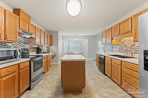 5848 Chi Chi Cir, Milton, FL 32570 photo 15