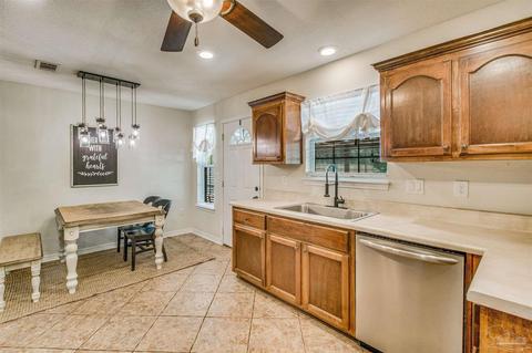 5795 Divot Ln, Milton, FL 32570 photo 10