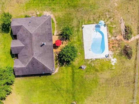 6740 Meadow Ln, Mcdavid, FL 32568 photo 4
