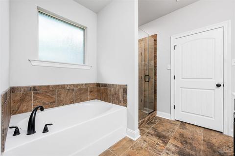 2125 Eagles Ridge Cv, Cantonment, FL 32533 photo 14