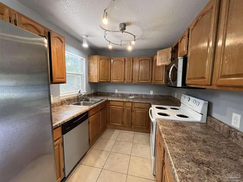 6526 Lyons Dr, Milton, FL 32570 photo 5