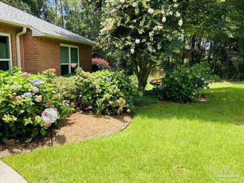 5585 Whispering Woods Dr, Pace, FL 32571 photo 2