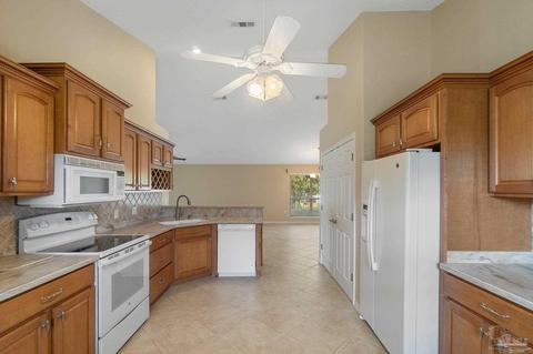 3911 Windsor Castle Blvd, Milton, FL 32583 photo 7