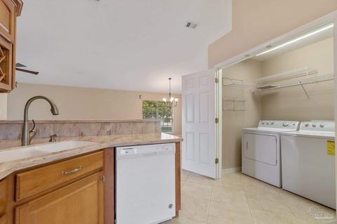 3911 Windsor Castle Blvd, Milton, FL 32583 photo 10