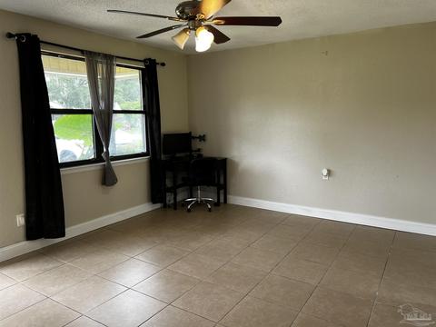 4200 Queens Ct, Pace, FL 32571 photo 6