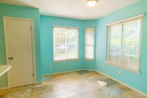 704 Naughton Dr, Crestview, FL 32536 photo 4