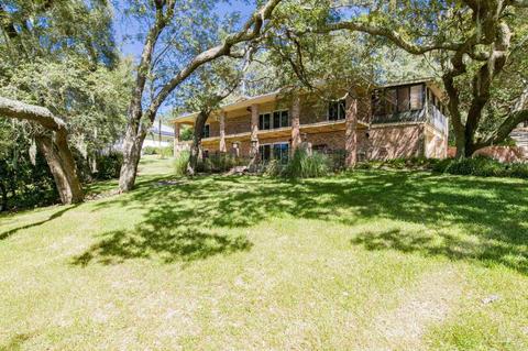 7740 Lakeside Dr, Milton, FL 32583