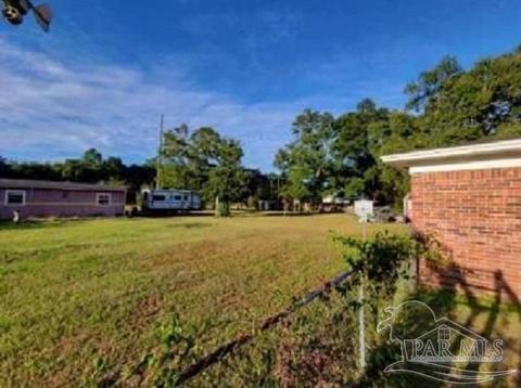 5255 Springdale Dr, Milton, FL 32570 photo 4