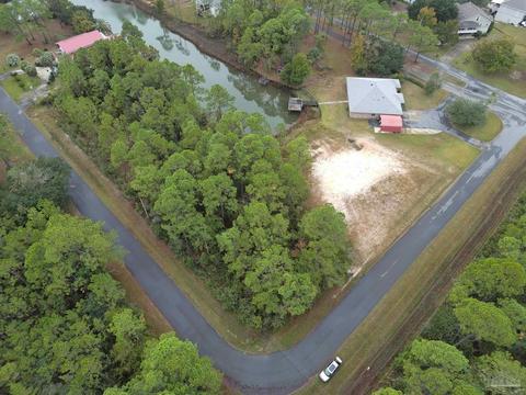 000 Buffler Dr, Milton, FL 32583