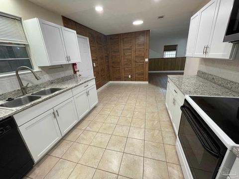 4221 Susan Ct, Pace, FL 32571 photo 3
