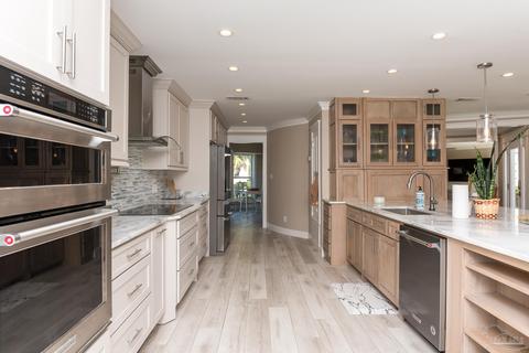 15 Calle Hermosa, Pensacola Beach, FL 32561