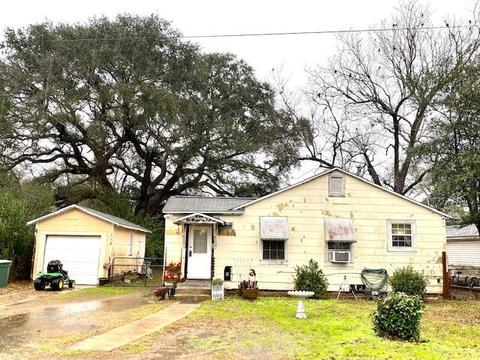 110 Pace Pkwy, Cantonment, FL 32533 photo 2