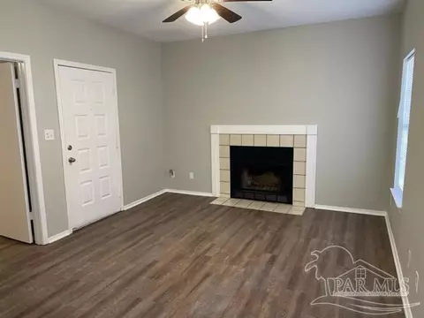 501 E Burgess Rd #F9, Pensacola, FL 32504