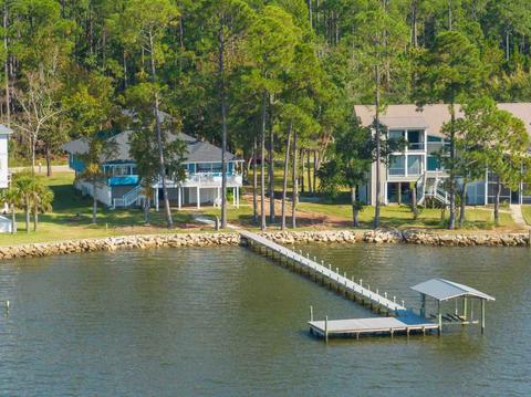 4532 Bayside Dr, Milton, FL 32583