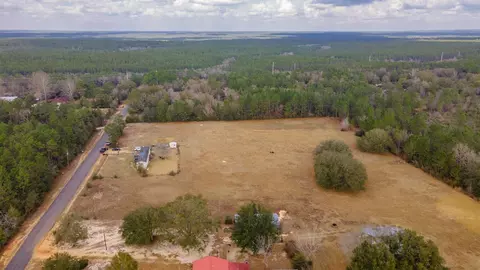 6896 Deception Rd, Milton, FL 32583