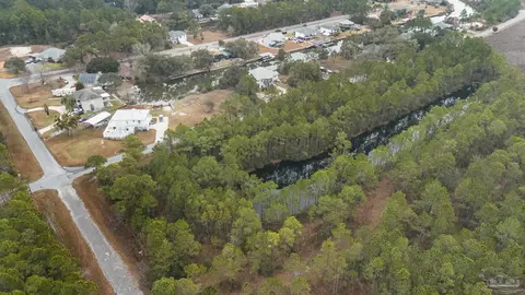 335 San Antonio Dr # E, Milton, FL 32570