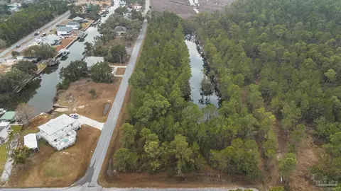 335 San Antonio Dr # E, Milton, FL 32570 photo 4