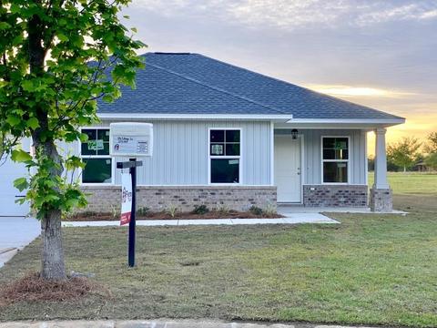 126 Cottage Ln, Atmore, AL 36502