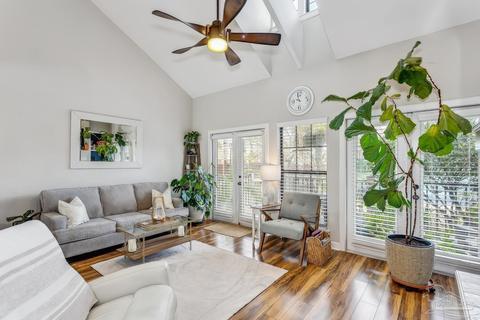 126 Baybridge Dr, Gulf Breeze, FL 32561
