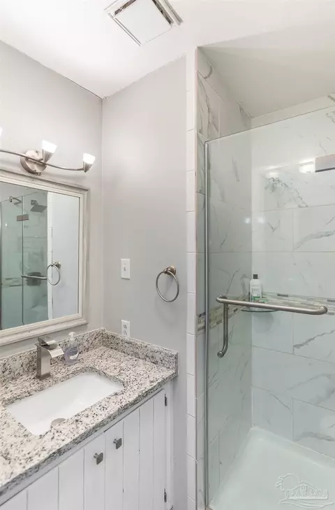Bath - 7637 Marshall Rd, Milton, FL 32583 photo 3 of 5