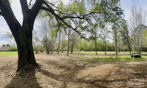 7913 Mobile Hwy, Pensacola, FL 32526