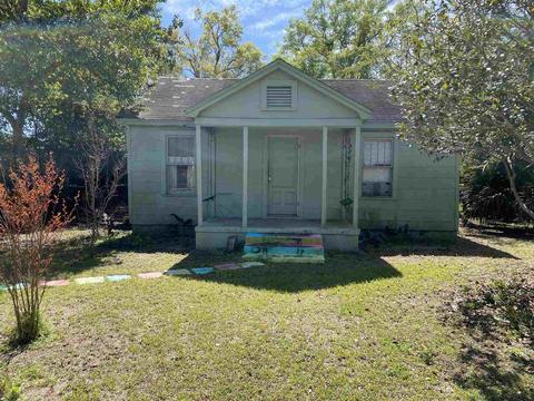 211 Broadmoor Ln, Pensacola, FL 32507