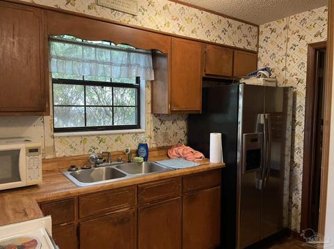 1202 Fretz St #C & D, Pensacola, FL 32534