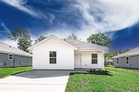 2504 Sutton Place Dr, Cantonment, FL 32533
