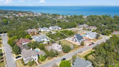 2796 Manor Cir, Gulf Breeze, FL 32563