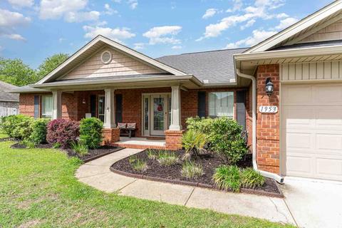 1953 Commodore Dr, Navarre, FL 32566