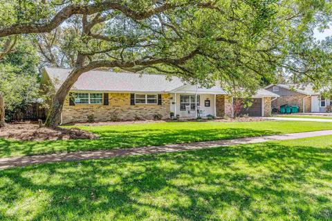 104 S Sunset Blvd, Gulf Breeze, FL 32561